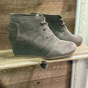 TOMS Women’s wedge ankle bootie size 8.5
